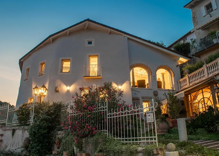 Ai Leoni Ruggenti Dimora Della Storia E Del Relax In Monferrato