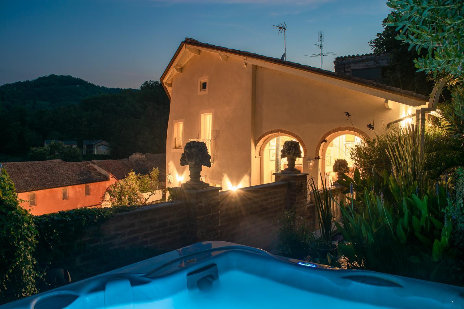 Ai Leoni Ruggenti Dimora Della Storia E Del Relax In Monferrato *